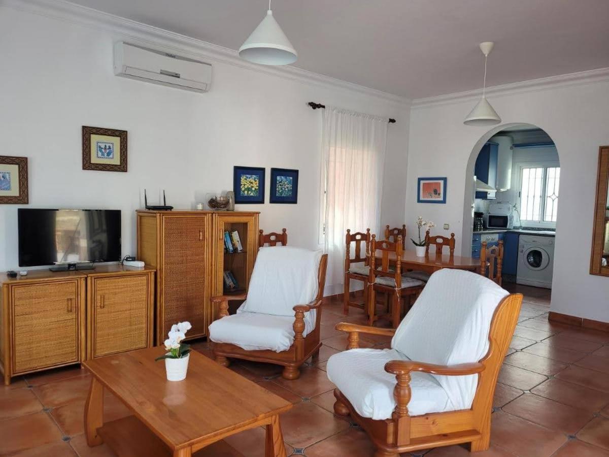 Nerja Tamango Hill 9 Silhouse Willa Torrox
